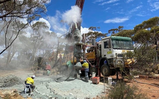 Auric Mining generates ‘spectacular’ results from drilling at Munda gold project