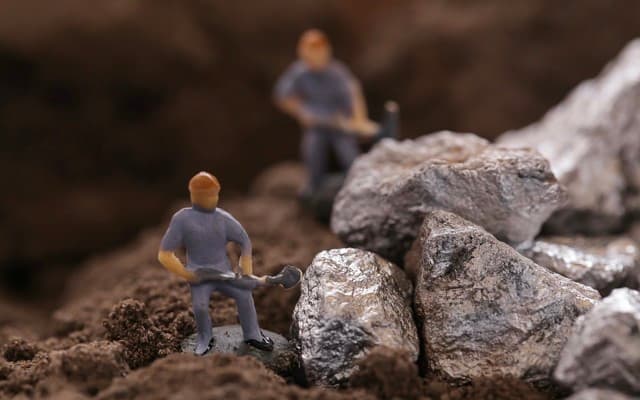 The big money chasing nickel small caps