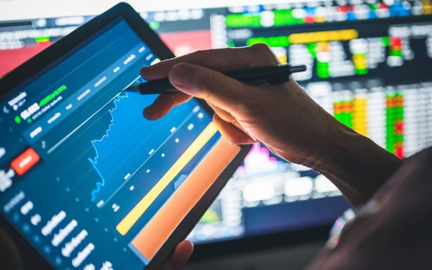 Weekly wrap: miners push towards new record but banks hold back